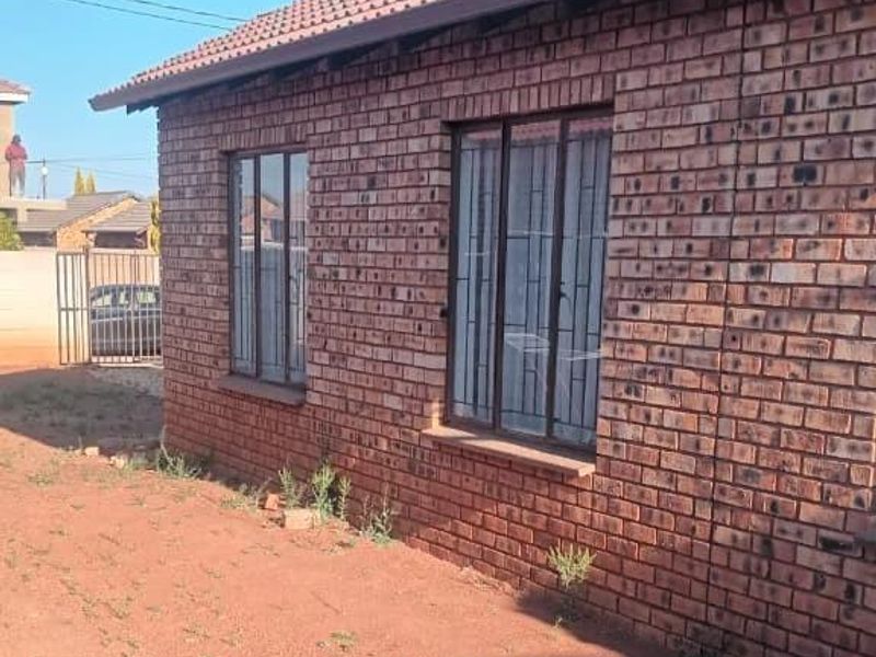 3 Bedroomed house with plenty of space for building!!!! - Photo 3