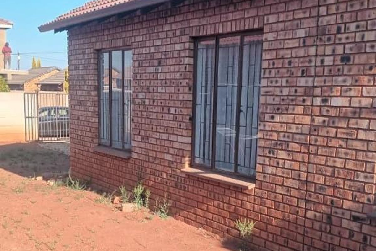 3 Bedroomed house with plenty of space for building!!!! - Photo 3