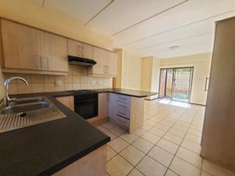 Experience the best of both Worlds: tranquility and access! - Photo 6