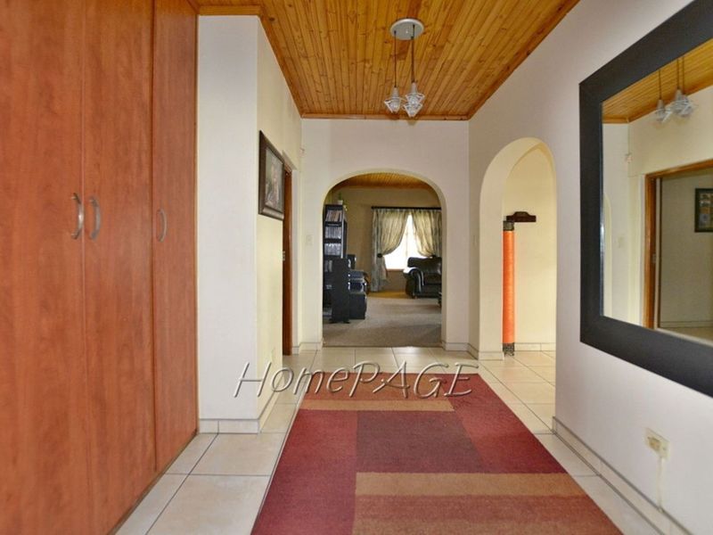 Central, Walvis Bay:  BEAUTIFUL, SPACIOUS HOME WITH FLAT FOR SALE - Photo 5