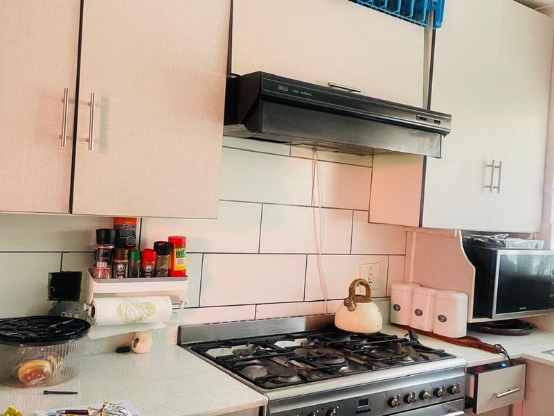 Simplex Townhouse For Sale - Photo 3