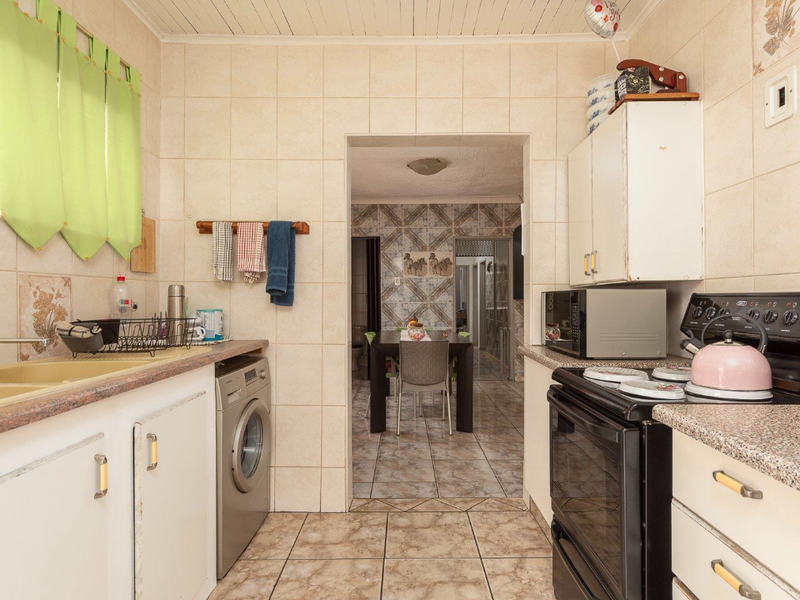 Spacious Family Home with a Separate Granny Flat in General Albertspark - Photo 3