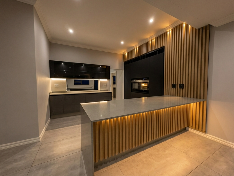 Single-Level Sophistication on a Private Conservation Edge - Photo 7