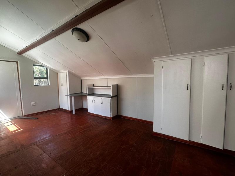 Spacious Double-Storey Duet with Endless Potential! - Photo 9