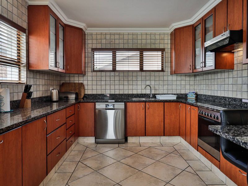 Make the most of the holiday season - Hartenbos beach property - Photo 7