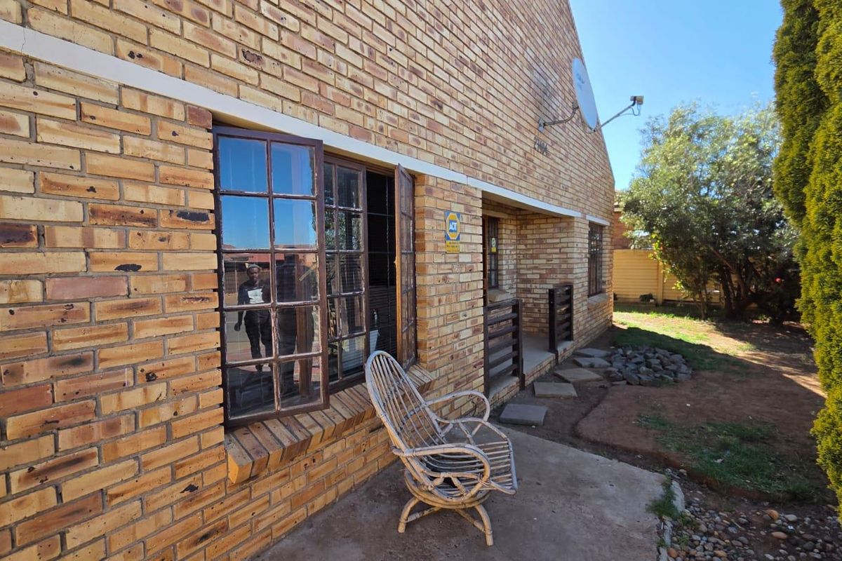 Neat Facebrick Family Home – Well Located & Move-In Ready - Photo 3