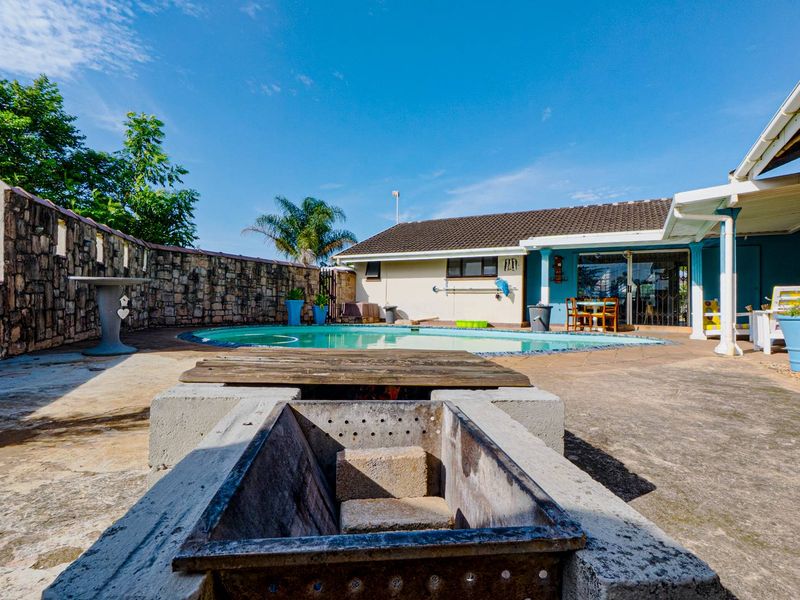 Above road level home with cottage - Photo 6