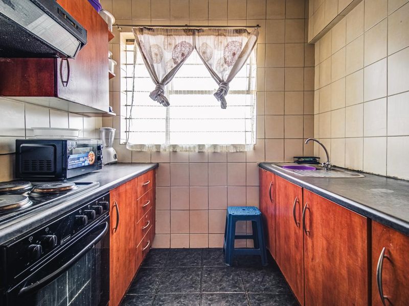 STUNNING 6TH FLOOR UNIT WITH CRICKET CLUB VIEWS! - Photo 2