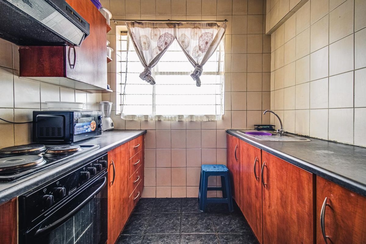 STUNNING 6TH FLOOR UNIT WITH CRICKET CLUB VIEWS! - Photo 2