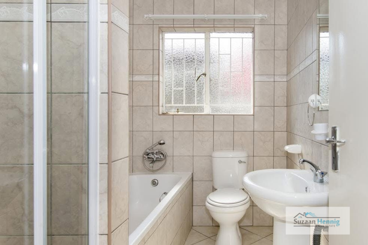 Spacious Courtyard & Garage in Pionierspark Ext 1 - Photo 4