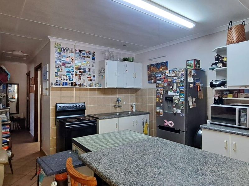 Charming Facebrick Full Title Townhouse in a Popular Complex - Photo 10