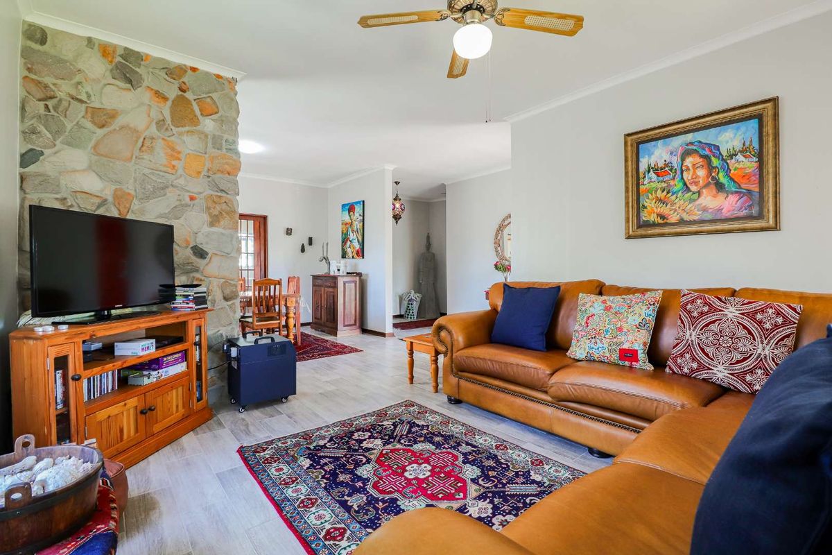 Beautifully Renovated 3-Bed Home with Flatlet in Heart of Hartenbos - Photo 2