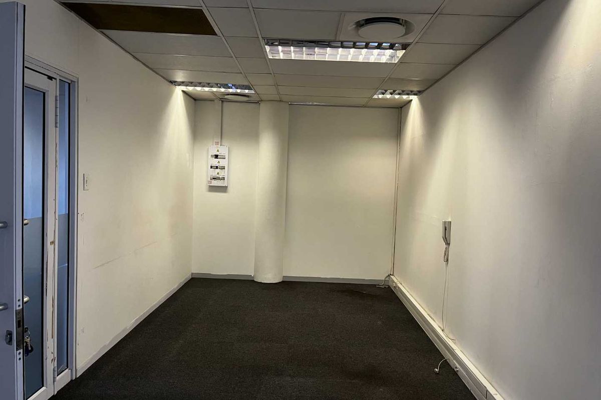 Superb Views & Air Conditioned Offices in Milnerton - Photo 5