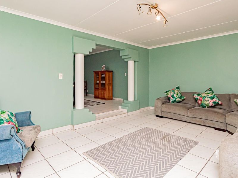 Large Family Home with Flatlet for Sale - Photo 3