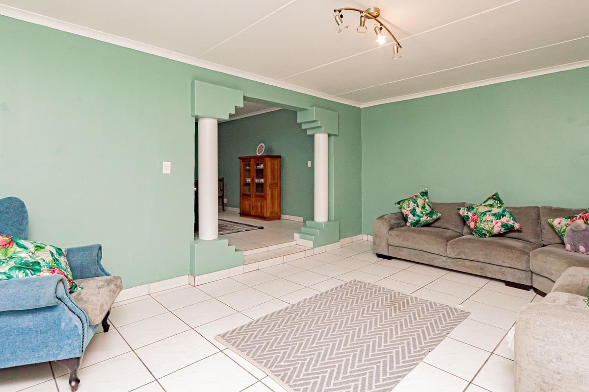 Large Family Home with Flatlet for Sale - Photo 3