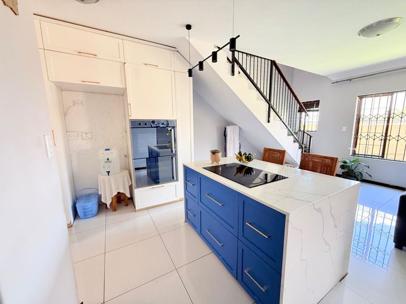 Discover Elegance: Your Dream Home Awaits! - Photo 4