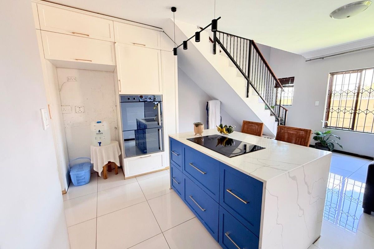 Discover Elegance: Your Dream Home Awaits! - Photo 4