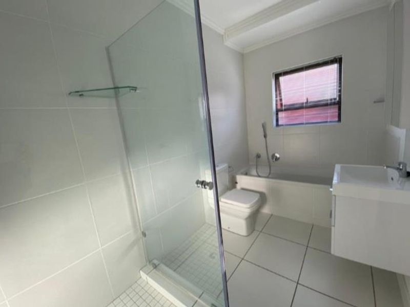 Investor's Dream: Modern Flat with Tenant in Place - Photo 8
