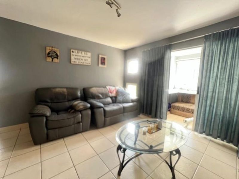 Well-Located Verwoerdpark Living With Everyday Ease - Photo 3