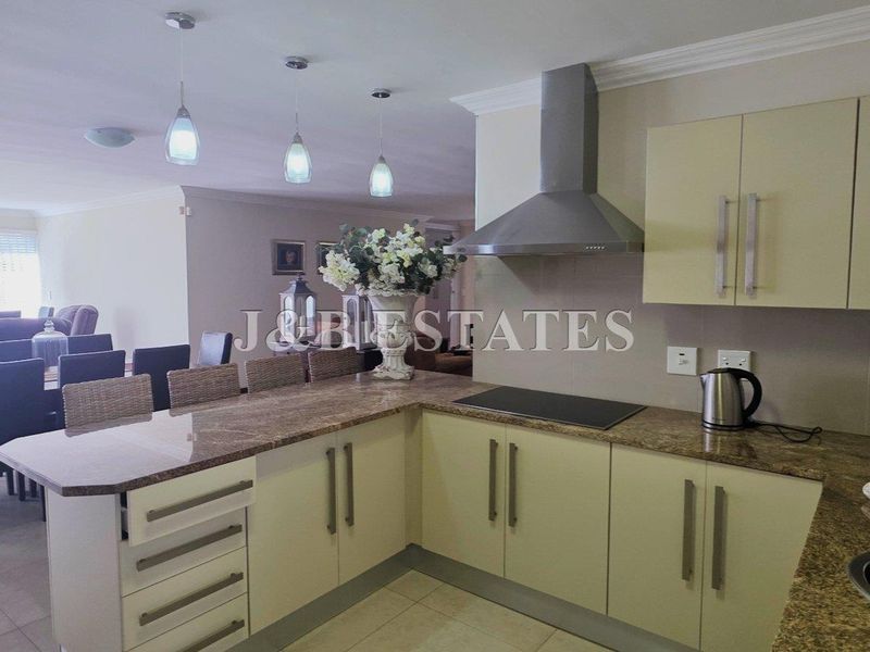 Upmarket 3-Bedroom House In Prime Area - Photo 5