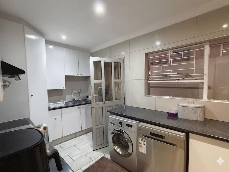 Modern Family Living in a Secure and Sought-After Complex - Photo 3