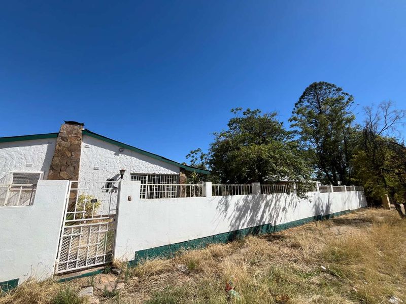 Erf 386 – A Renovator’s Dream With Massive Potential - Photo 3