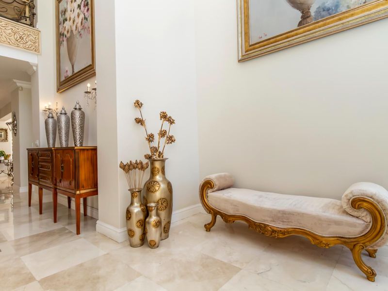 Distinguished Country Manor House - Photo 9