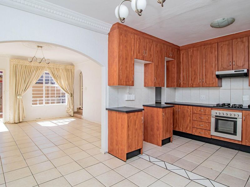 Spacious Living: Duplex Townhouse in Prime Rynsoord - Photo 9