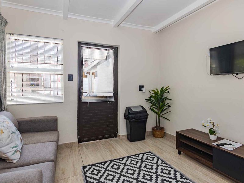 La Bella Vida Self Catering Apartments - Photo 4