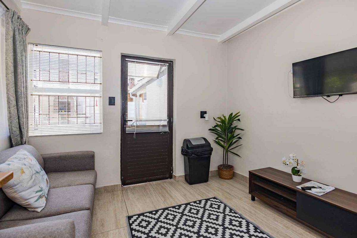 La Bella Vida Self Catering Apartments - Photo 4