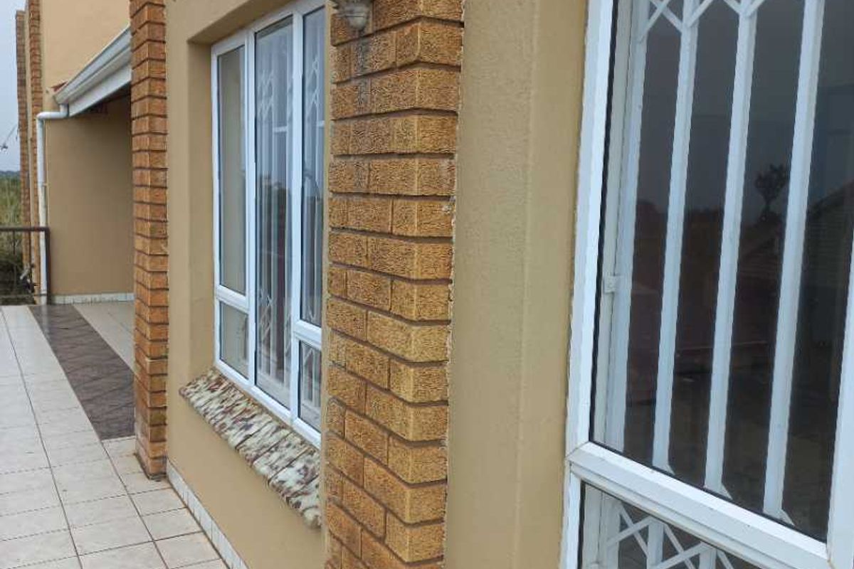 3 Bedroom Home with Balcony Seaview - Photo 4