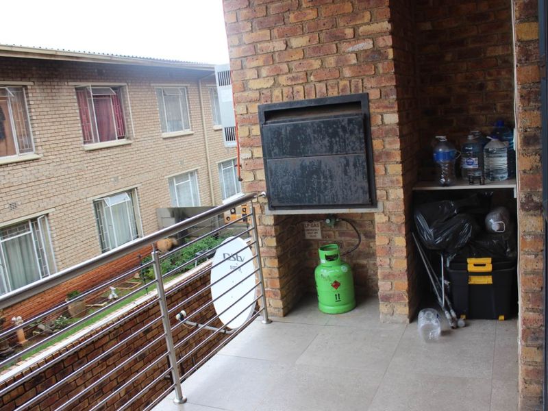 Two bedroom Two Bathroom Apartment - Photo 10