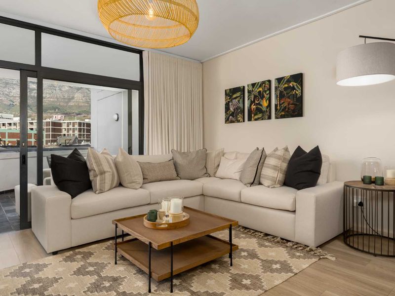 City Apartment with Spectacular Mountain Views - Photo 3