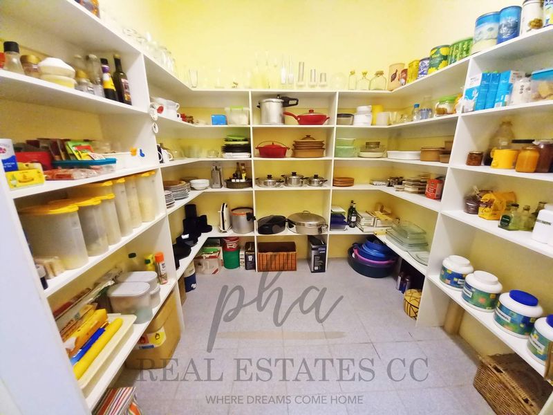 Family Home For Sale In Hentiesbay, Walking Distance From The Beach - Photo 10