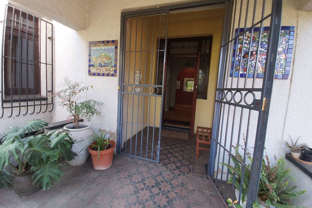 Charming 3 bedroom 2 bath in Riviera - Photo 4