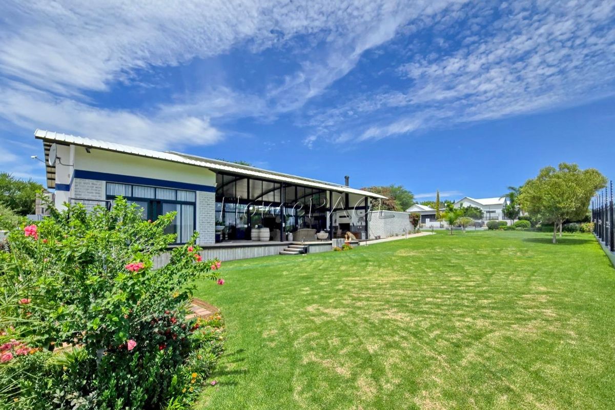 Outjo:  A BEAUTIFUL, ECLECTIC WAREHOUSE-STYLE HOME IS FOR SALE - Photo 3