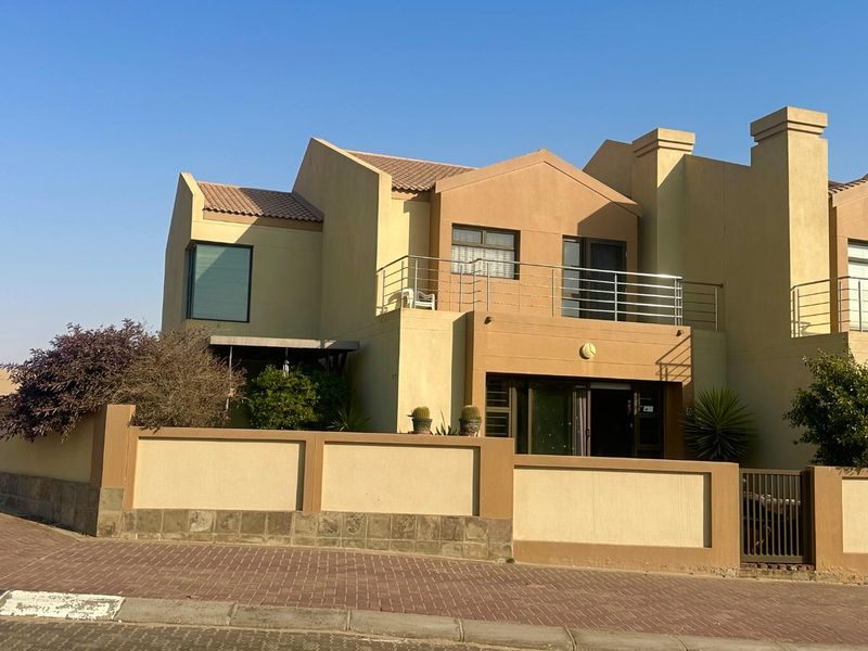 3 Bedrooms Townhouse For Sale in Dolphin Beach - Photo 2