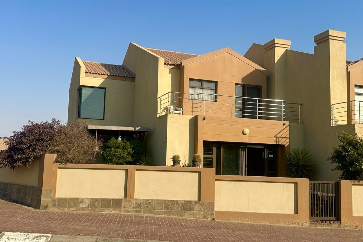 3 Bedrooms Townhouse For Sale in Dolphin Beach - Photo 2