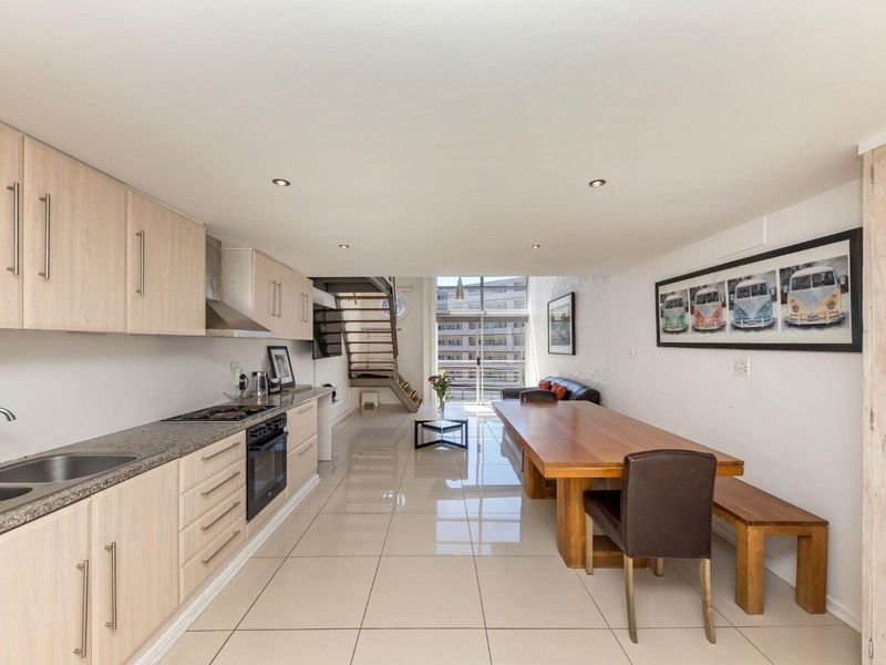 Sunny, Airbnb-Friendly Double-Volume Loft with Undercover Parking - Photo 6