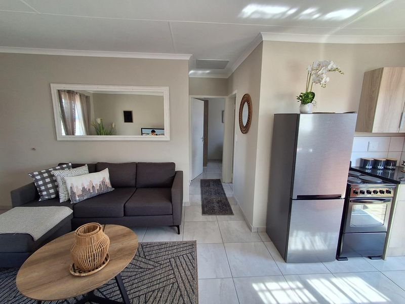2 Bedroom Full Title Home in Secure Complex - Photo 4