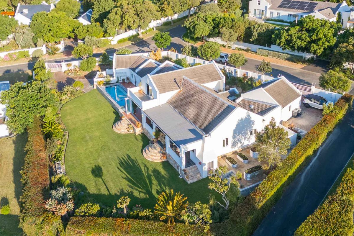 Karoo Farmhouse in Sunny Oakhurst - Photo 2