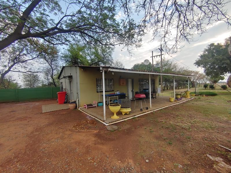 2ha Smallholding with 6 Units in Peaceful Midvaal - Photo 4