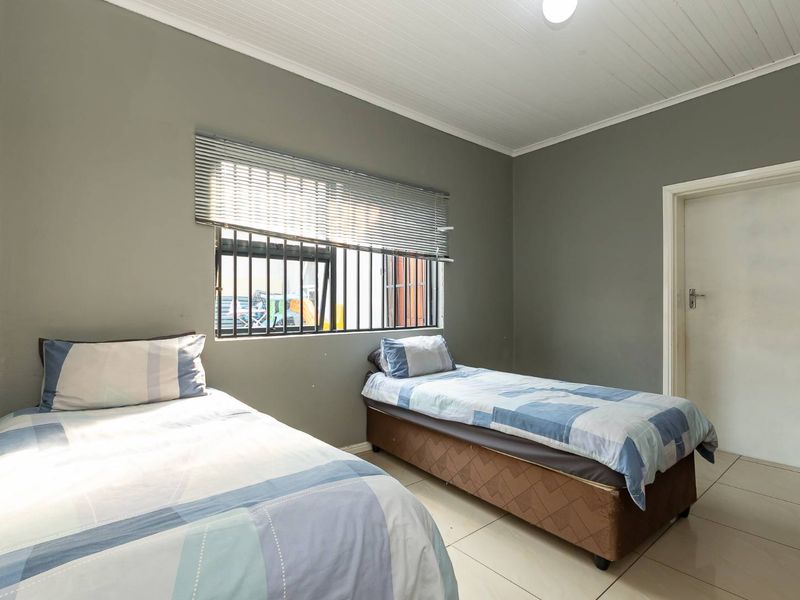 Family Home with Separate Entrance - Photo 9