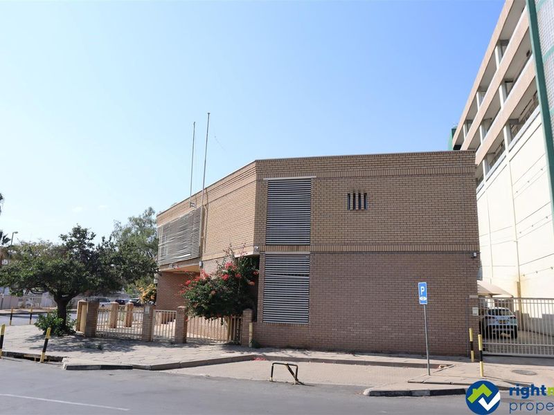 When business meets the perfect location. Seldom in the market. Excellent location and visibility. - Photo 7