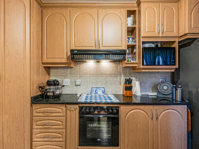 Pet friendly move in ready duplex - Photo 10