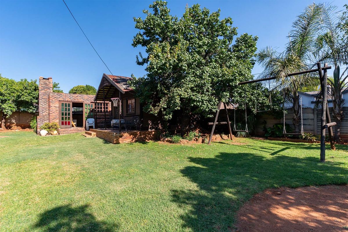 Spacious 5-Bedroom Family Home with Income-Generating Flatlet in Birch Acres - Photo 5