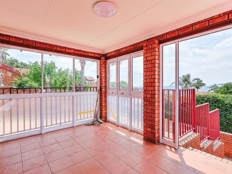 Beautiful 3-Bedroom Apartment with Modern Finishes and Stunning Views - Photo 5