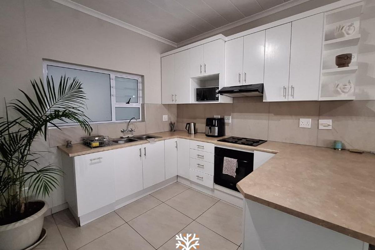 UNDER CONTRACT | N$1 000 000.00 | JOINT - EXCLUSIVE SOLE MANDATE 📍PIONIERSPARK - Photo 3