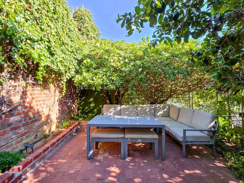 Grand old dame with pool and views - Photo 6