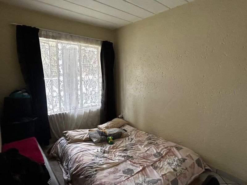 Live the Lifestyle! Pool, Play Area & Perfect Location in Glen Marais - Photo 7